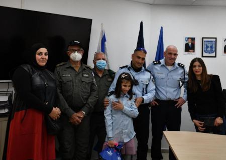 شرطة القدس تحقق حلم فتاة مكفوفة من مخيّم شعفاط